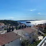 1 Bedroom Awesome In Hvar Apartman *