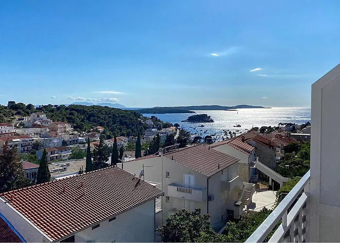 1 Bedroom Awesome In Hvar Apartment *