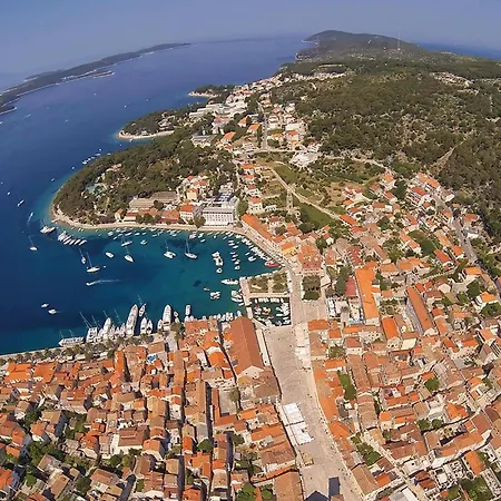 1 Bedroom Awesome In Hvar Apartman *