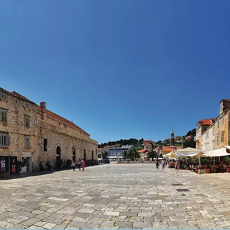 Apartman 1 Bedroom Awesome In Hvar *