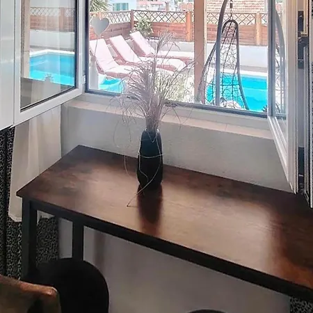 Διαμέρισμα 1 Bedroom Awesome In Hvar